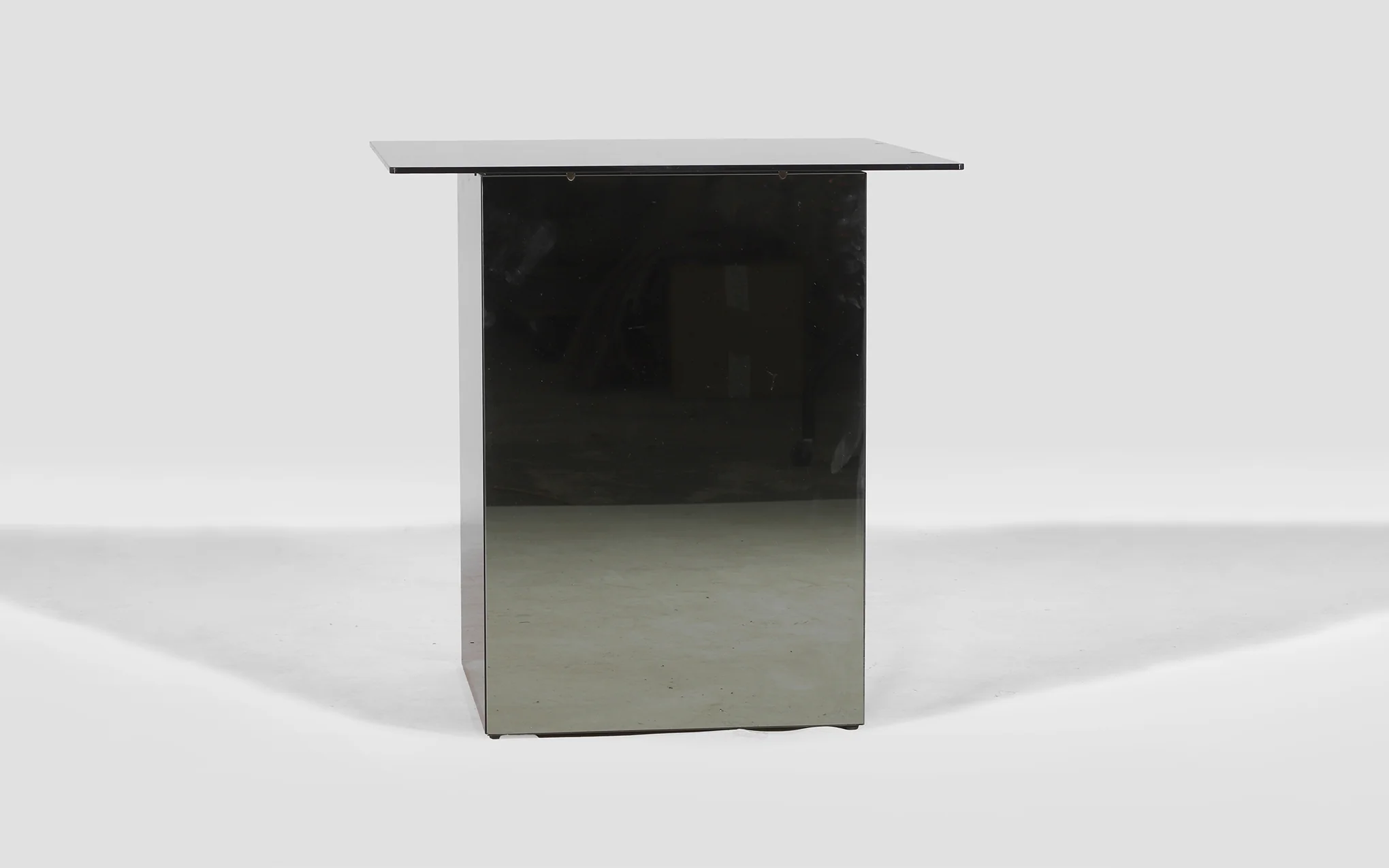 Acerbis Mirrored glass table by Vigo Nanda - Image 3