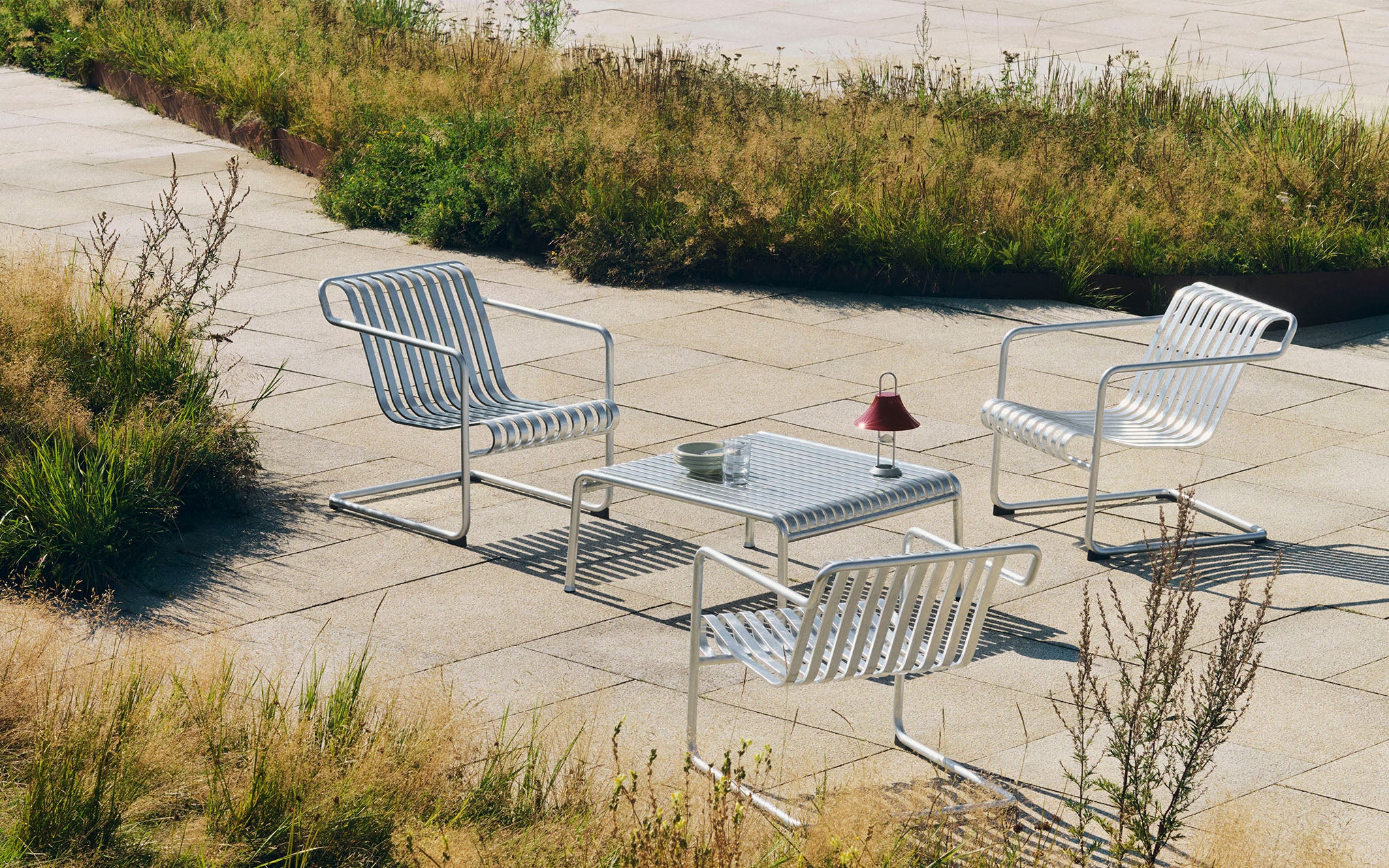 Palissade cantilever lounge chair - Image 9